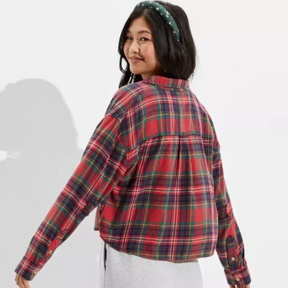 American Eagle Cozy Cabin Cropped Flannel NWT - Picture 2 of 5